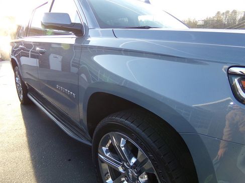 Used 2016 Chevrolet Suburban LT image 6