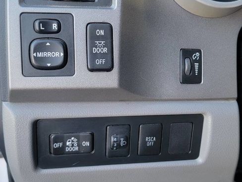 Used 2012 Toyota Tundra 4x4 CrewMax image 15