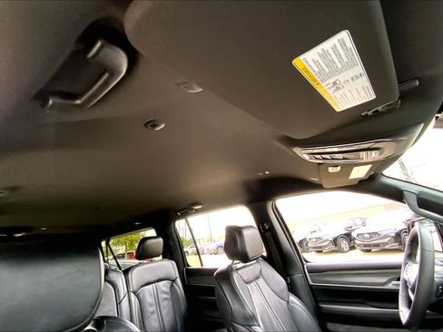 Used 2023 Jeep Wagoneer L Series III w/ Preferred Equipment Group image 13