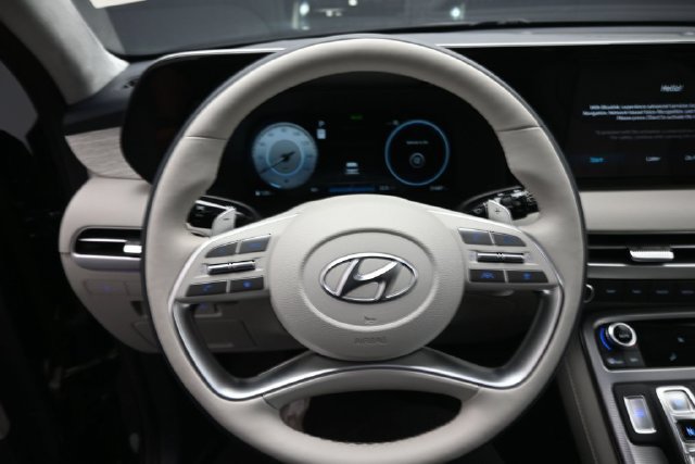 Used 2025 Hyundai Palisade Calligraphy AWD/4WD image 18