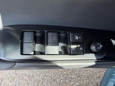 Used 2025 Toyota Camry LE w/ Convenience Package image 17