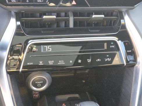 Used 2023 Toyota Venza Limited image 28