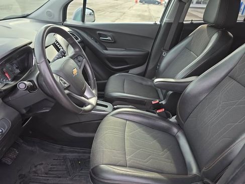 Certified 2019 Chevrolet Trax LT w/ LT Convenience Package AWD/4WD image 12