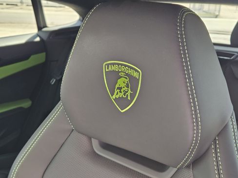 Used 2021 Lamborghini Urus image 17