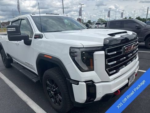 Used 2025 GMC Sierra 2500 AT4 w/ AT4 Premium Plus Package AWD/4WD image 11