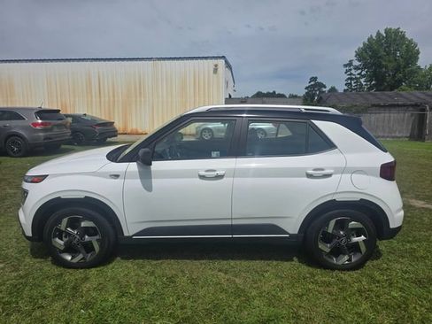 Used 2025 Hyundai Venue Limited FWD image 3