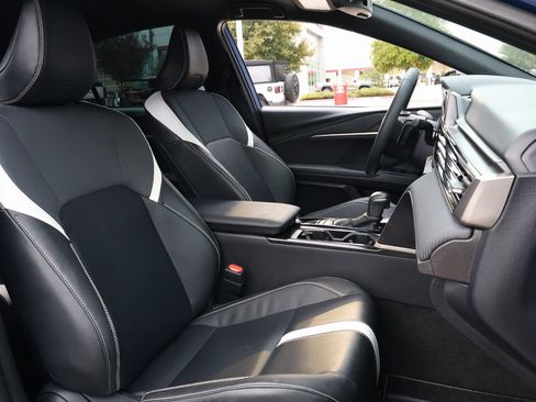 Used 2025 Toyota Camry SE image 29