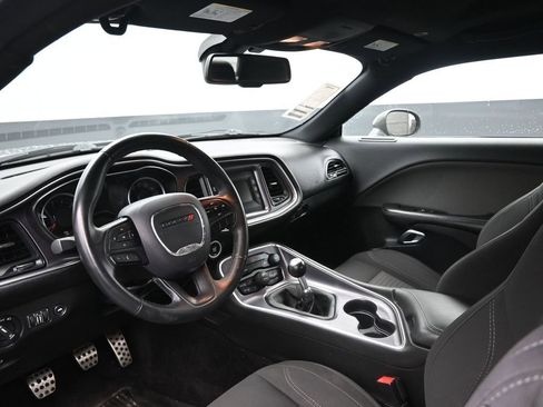 Used 2017 Dodge Challenger R/T image 12