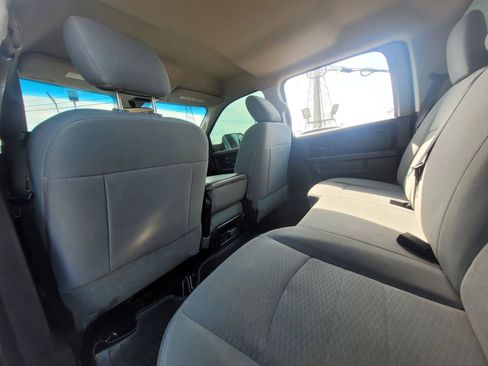Used 2017 RAM 2500 Tradesman w/ Chrome Appearance Group AWD/4WD image 4