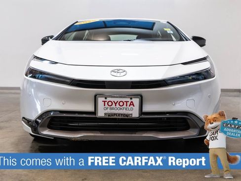 Used 2025 Toyota Prius XLE FWD image 2