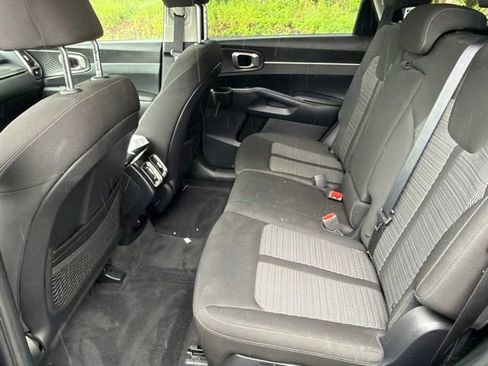 Used 2022 Kia Sorento LX AWD/4WD image 19