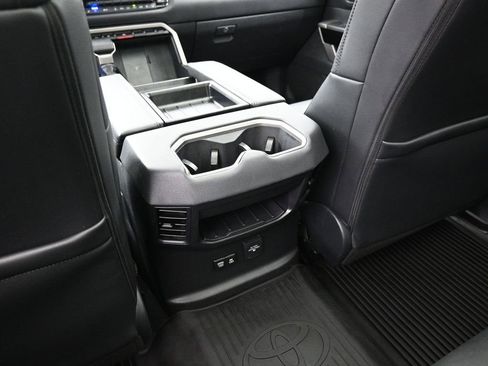 Used 2025 Toyota Tundra Limited image 25