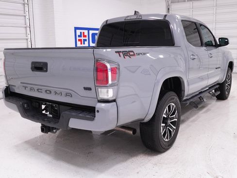 Used 2020 Toyota Tacoma TRD Sport w/ Technology Package RWD image 5