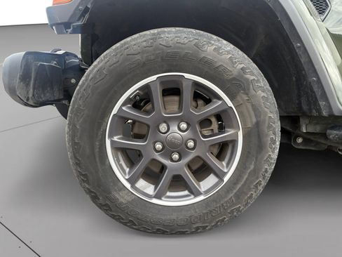 Used 2023 Jeep Gladiator Overland w/ Trailer Tow Package AWD/4WD image 9