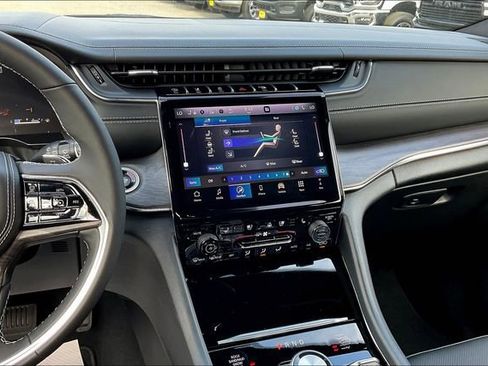 New 2025 Jeep Grand Cherokee L Overland image 8