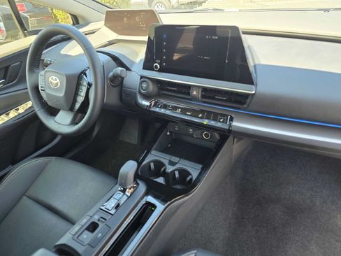 Certified 2026 Toyota Prius XLE FWD image 10
