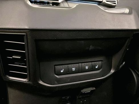 Used 2025 Toyota Tundra Platinum AWD/4WD image 32