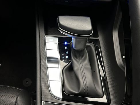 Certified 2025 Hyundai Elantra Limited FWD image 31