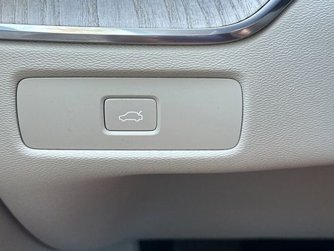 Certified 2023 Volvo XC60 B5 Plus image 33