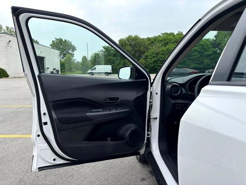 Used 2024 Nissan Kicks S image 10