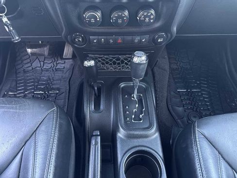 Used 2018 Jeep Wrangler Unlimited Sahara image 22