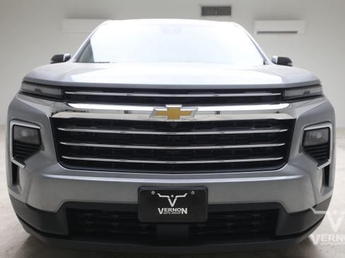 New 2027 Chevrolet Traverse LT w/ Driver Confidence Package FWD image 8
