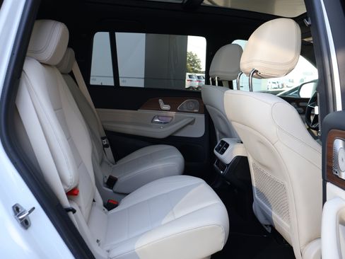 Used 2025 Mercedes-Benz GLS 450 4MATIC image 28