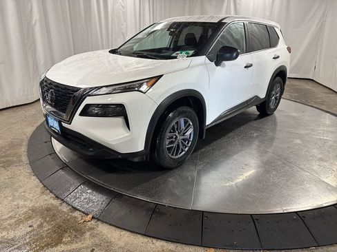 Used 2021 Nissan Rogue S image 1