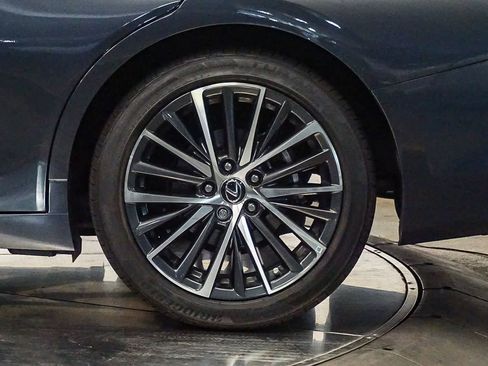 Used 2025 Lexus ES 300h w/ Premium Package image 10