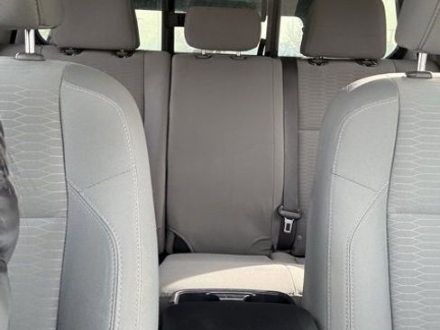 Used 2017 Toyota Tacoma SR5 image 38