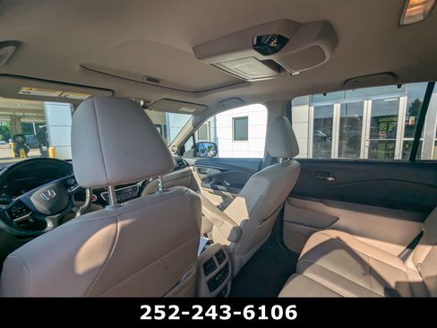 Used 2021 Honda Pilot Touring image 11