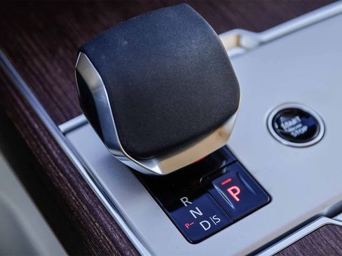 New 2026 Land Rover Range Rover SE image 24