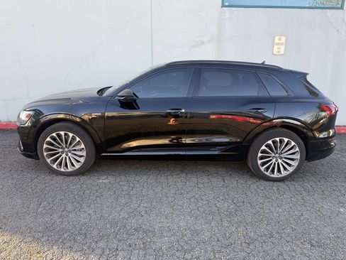Used 2019 Audi e-tron Prestige w/ Prestige Package image 2