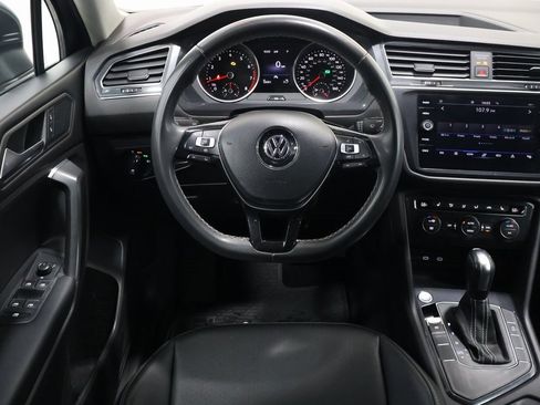 Used 2021 Volkswagen Tiguan SE image 16