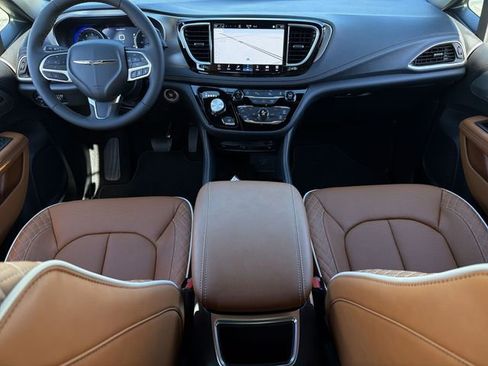 New 2026 Chrysler Pacifica Pinnacle image 17