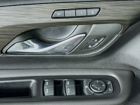 Used 2023 GMC Terrain SLT image 23