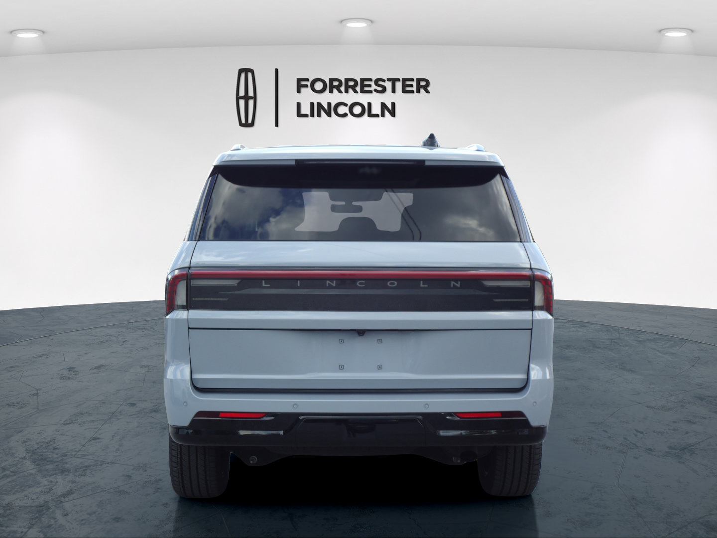 Used 2025 Lincoln Navigator Reserve AWD/4WD image 4