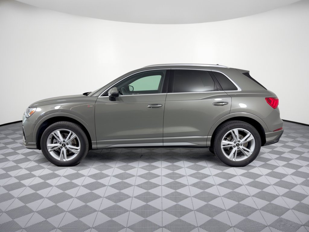 Used 2023 Audi Q3 2.0T Premium w/ Convenience Package AWD/4WD image 2