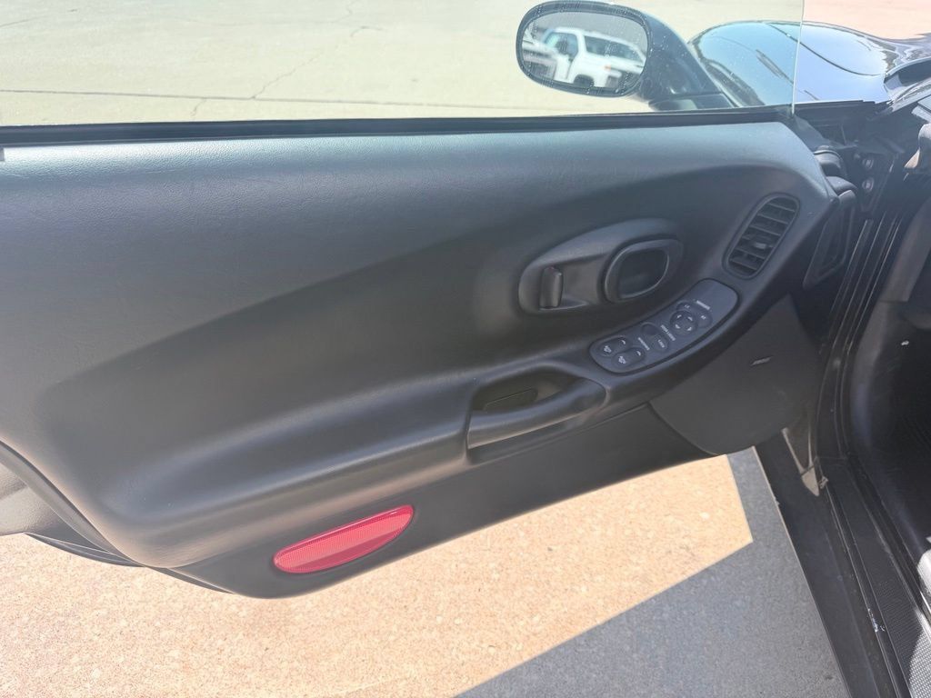 Used 2003 Chevrolet Corvette Convertible RWD image 16