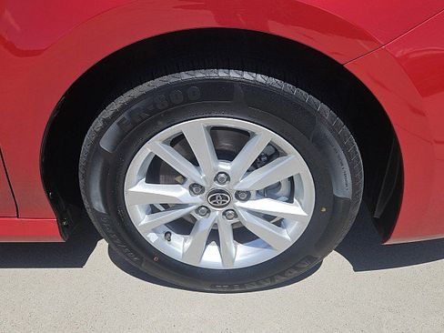 Used 2025 Toyota Camry LE AWD/4WD image 2