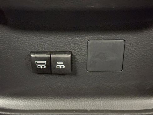 Used 2024 Toyota Tundra Limited image 36