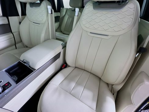 Used 2025 Land Rover Range Rover SV AWD/4WD image 22