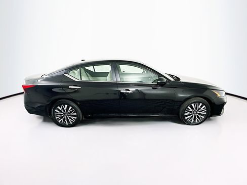 Used 2025 Nissan Altima 2.5 SV image 10
