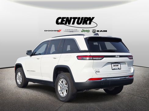 Used 2024 Jeep Grand Cherokee Laredo image 6