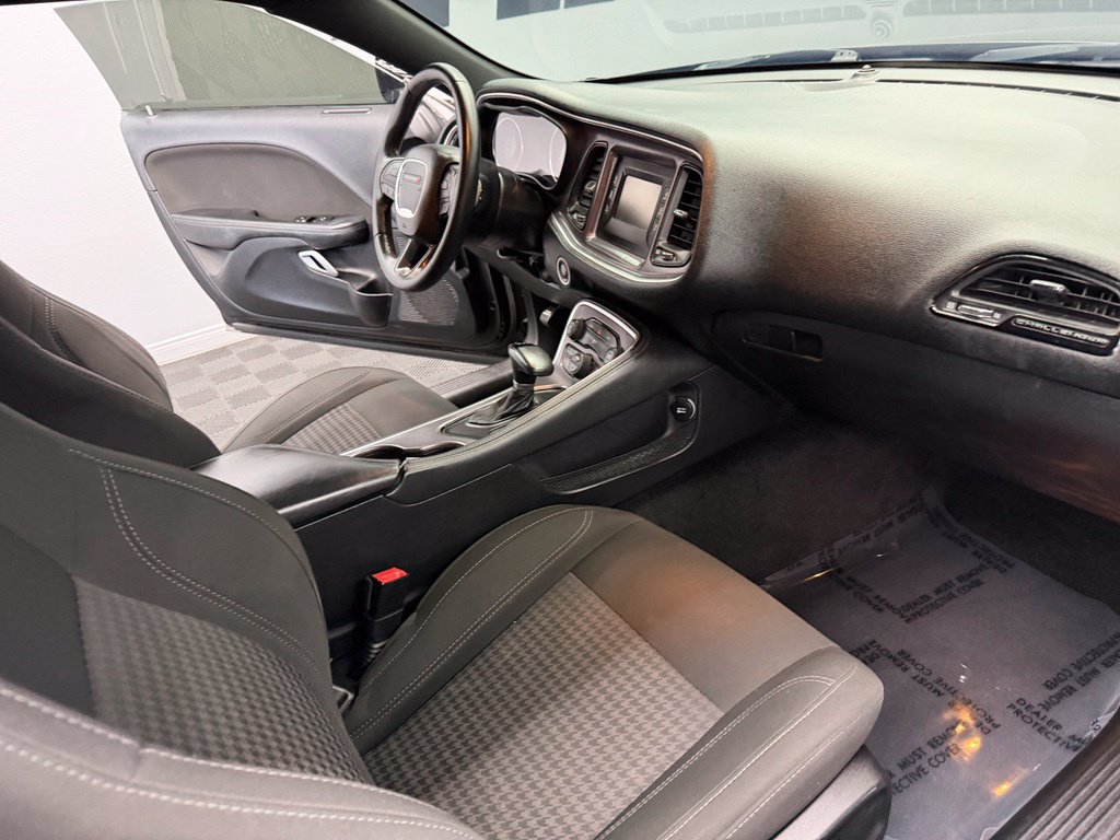 Used 2016 Dodge Challenger SXT RWD image 44