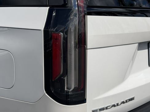 Certified 2024 Cadillac Escalade Sport Platinum AWD/4WD image 10