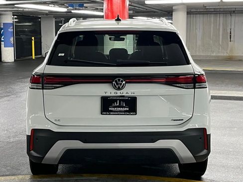 New 2025 Volkswagen Tiguan SE image 33