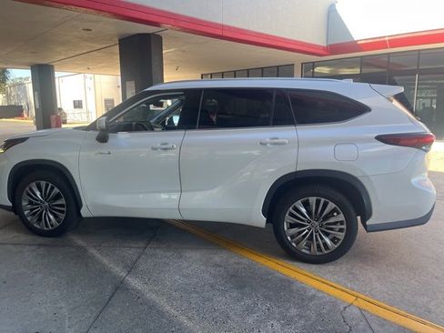 Used 2020 Toyota Highlander Platinum image 4