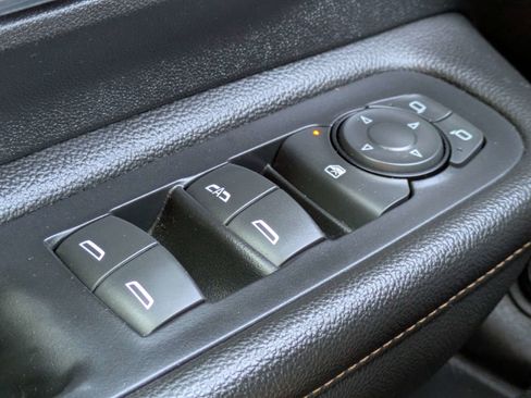 Used 2021 GMC Terrain SLT w/ Infotainment Package II image 27