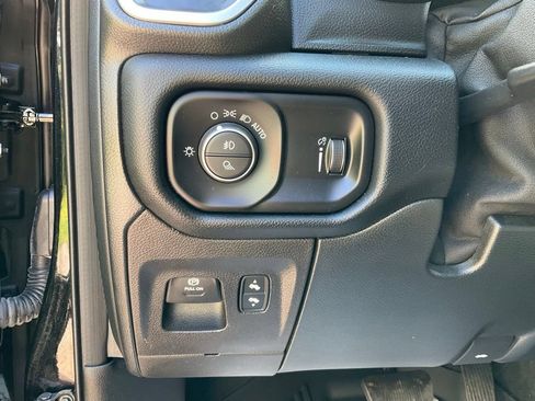 Used 2022 RAM 1500 Big Horn w/ Night Edition AWD/4WD image 8